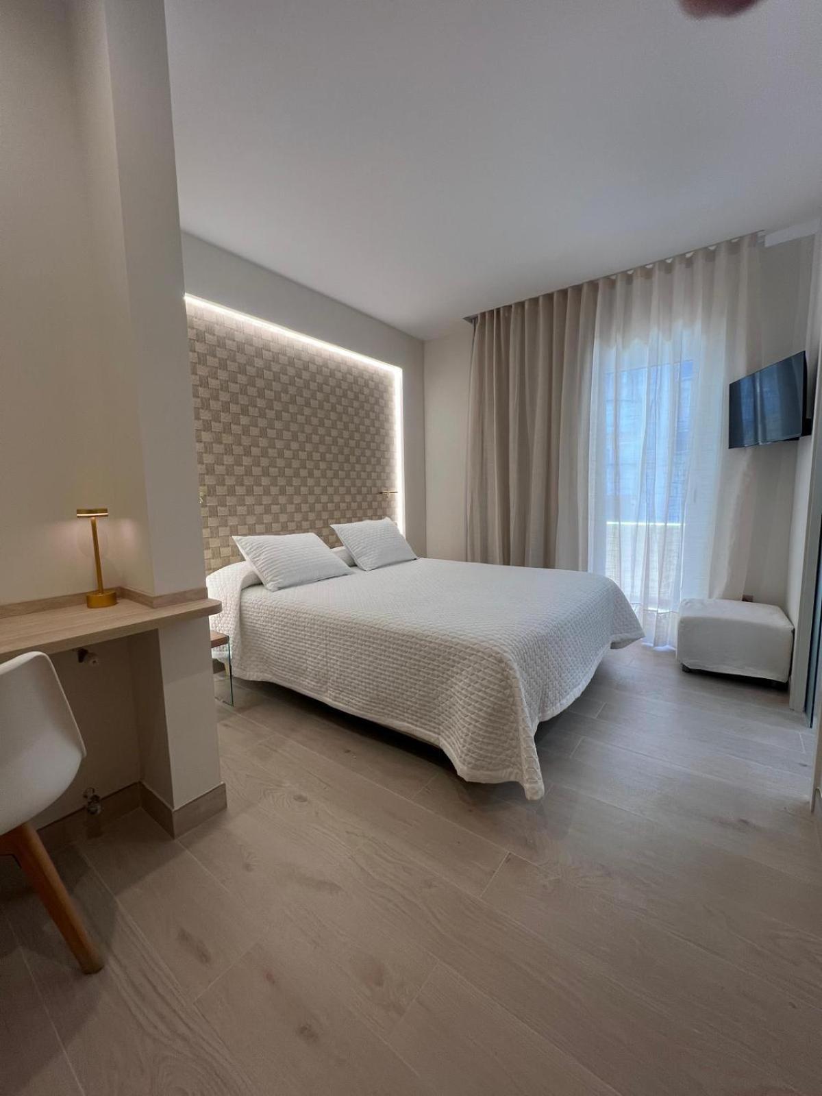 Sant Carlos de la Ràpita Hotel Restaurant Llansola מראה חיצוני תמונה