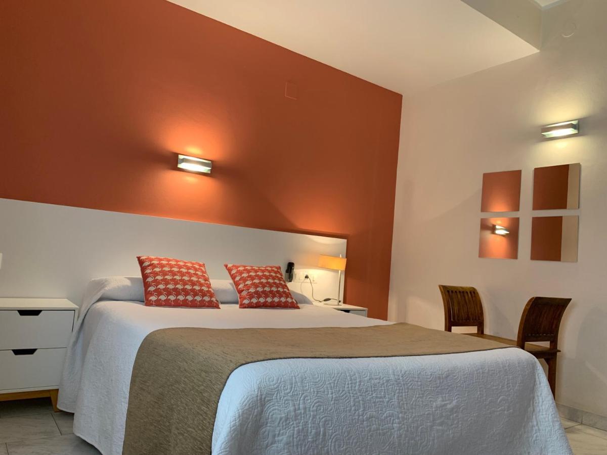 Sant Carlos de la Ràpita Hotel Restaurant Llansola מראה חיצוני תמונה