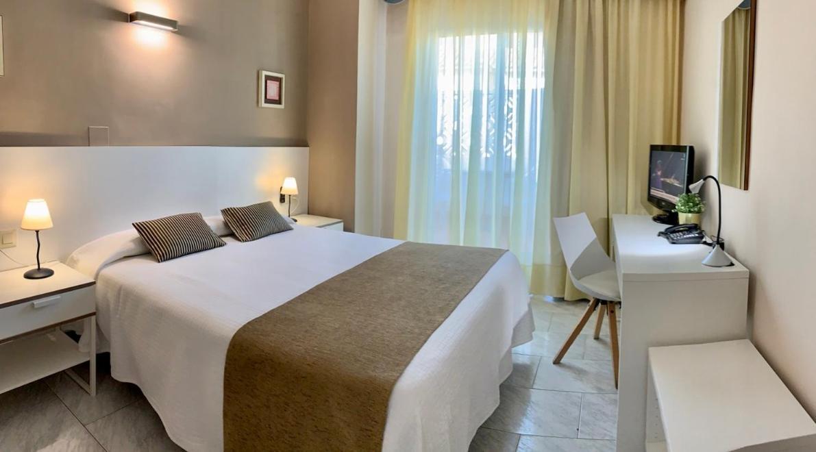 Sant Carlos de la Ràpita Hotel Restaurant Llansola מראה חיצוני תמונה